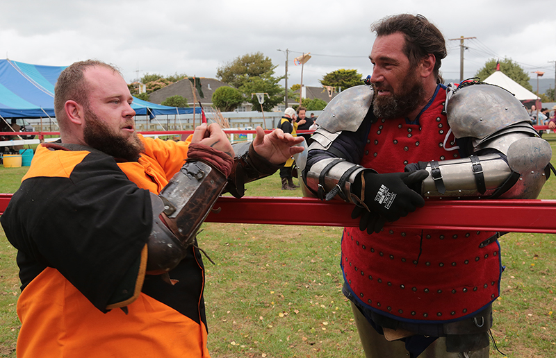 Medieval Market : Swords and Armour : Medieval Fighting : Levin : New Zealand : Richard Moore : Journalist : Photographer :